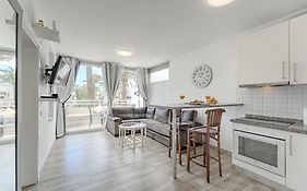 Primavera Tranquil Retreat 2-Bedroom Apartment With Balcony, Garden View & Fiber Wifi