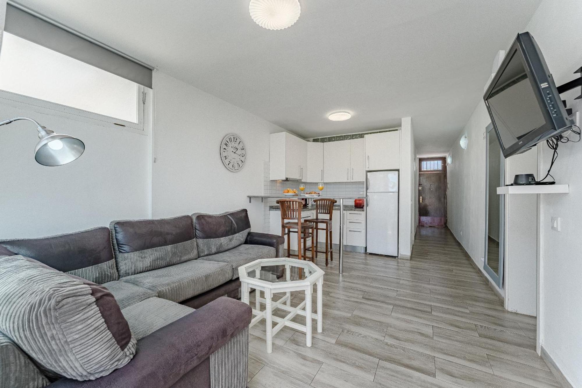 Primavera Tranquil Retreat 2-Bedroom Apartment With Balcony, Garden View & Fiber Wifi Arona  Exterior foto