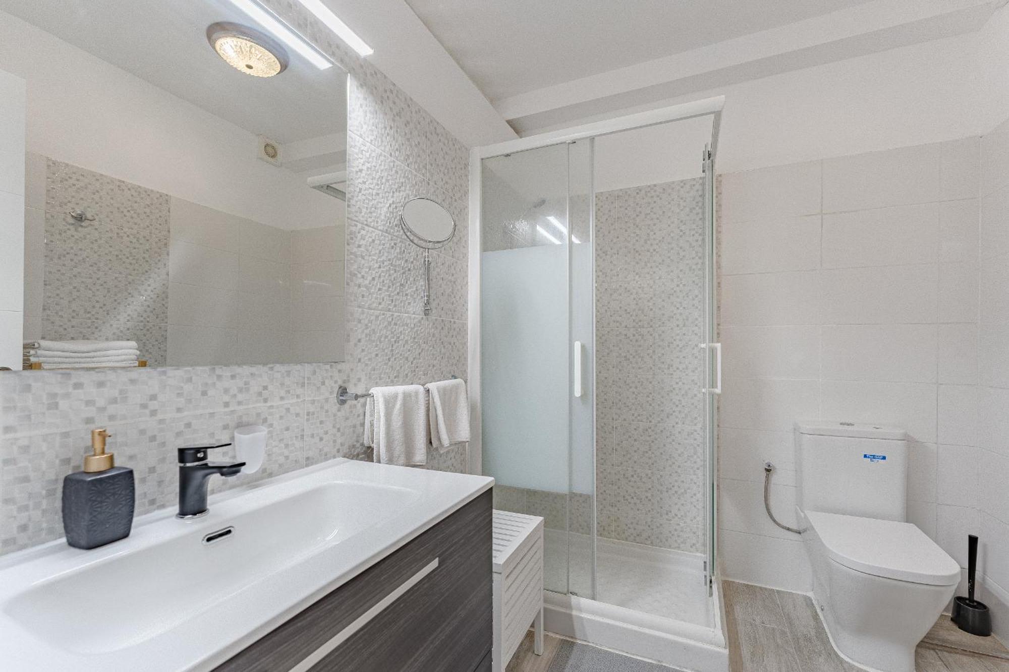 Primavera Tranquil Retreat 2-Bedroom Apartment With Balcony, Garden View & Fiber Wifi Arona  Exterior foto