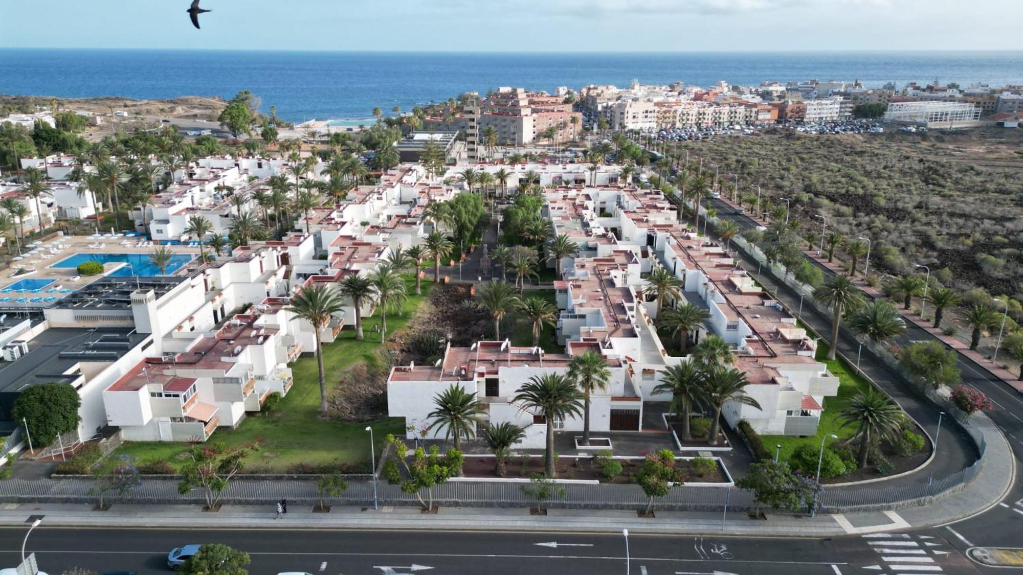 Primavera Tranquil Retreat 2-Bedroom Apartment With Balcony, Garden View & Fiber Wifi Arona  Exterior foto