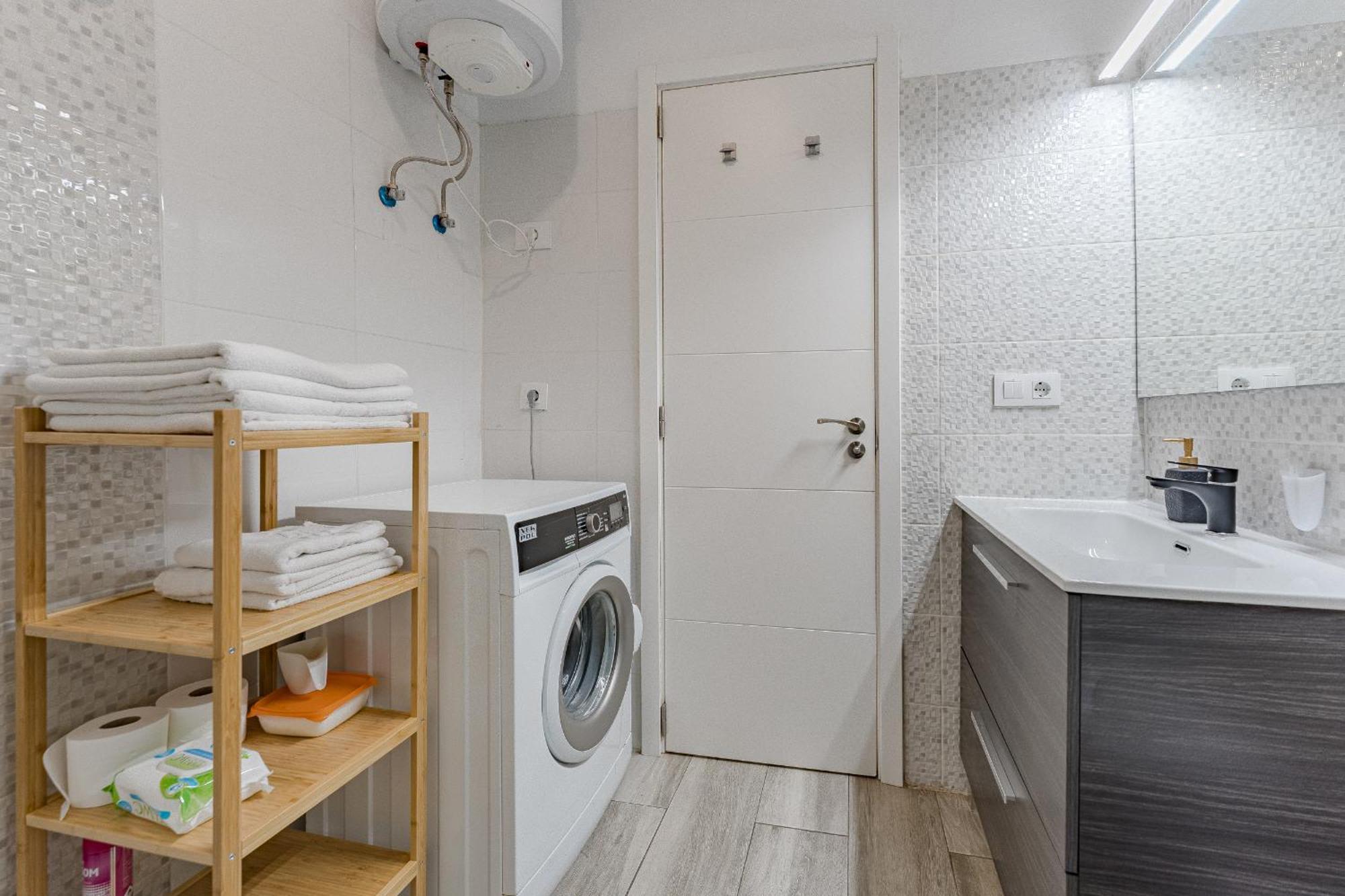 Primavera Tranquil Retreat 2-Bedroom Apartment With Balcony, Garden View & Fiber Wifi Arona  Exterior foto